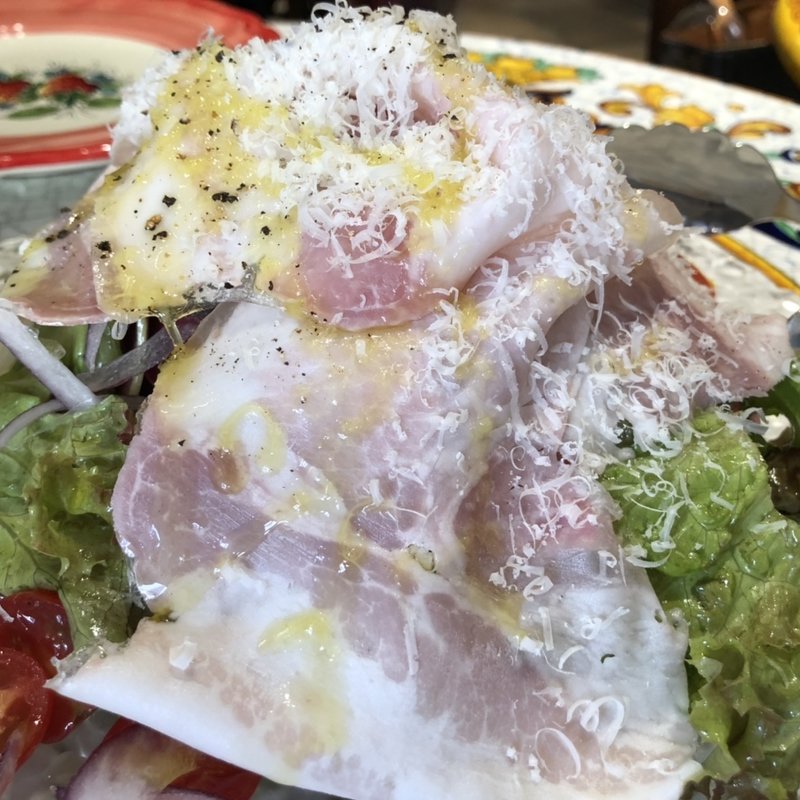 パンチェッタコッタとパルミジャーノのもりもりインサラータ(ピッツェリア エ オステリア パドリーノ )