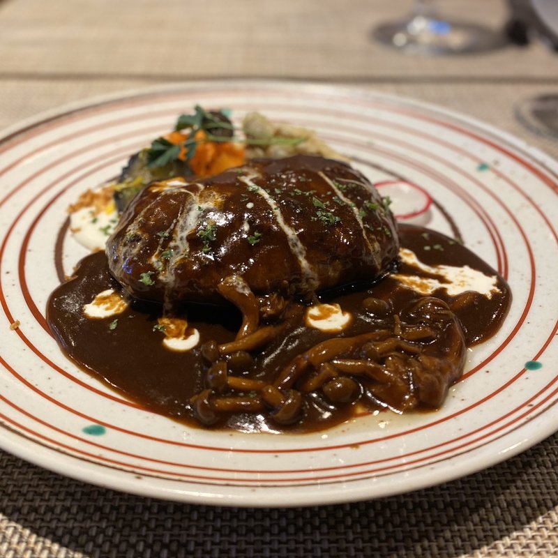 手仕込みハンバーグ 特製キノコデミグラスソース掛け(グランノアール)