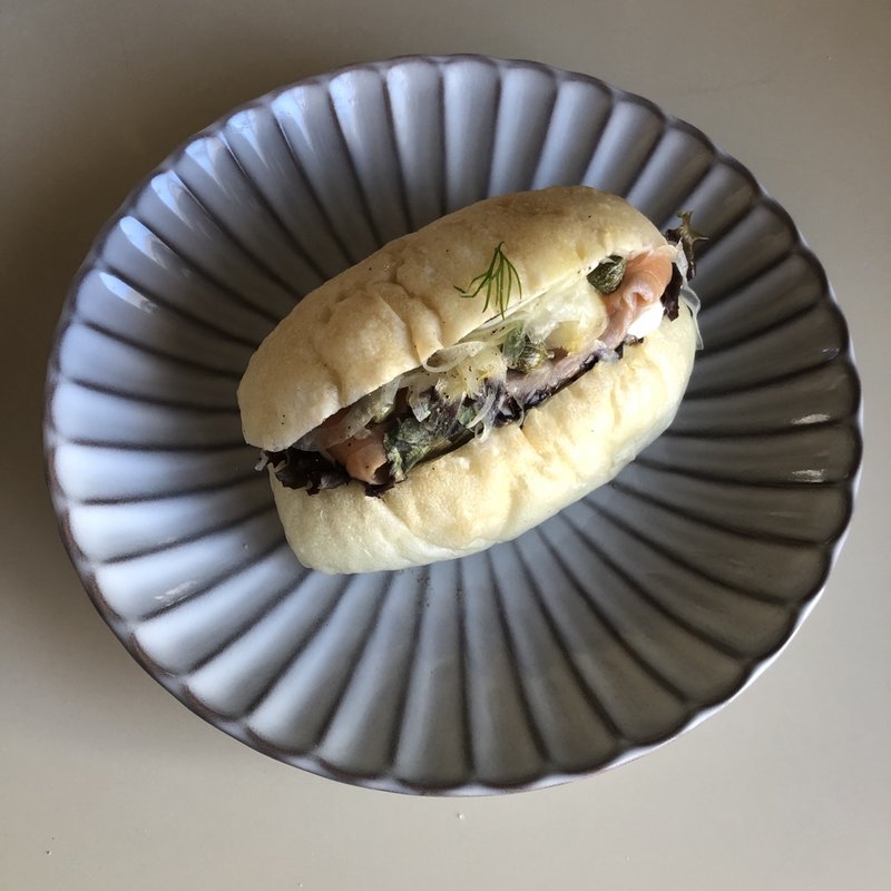 スモークサーモンとクリームチーズ(THE STANDARD BAKERS FARM)