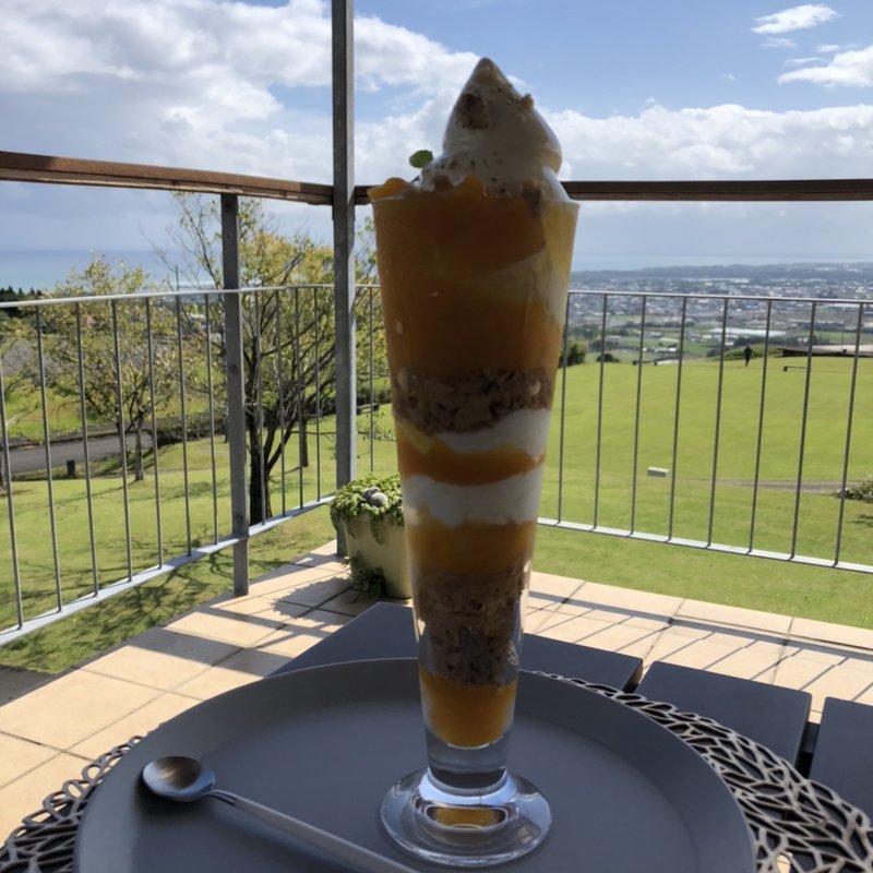 マンゴーパフェ(都農ワイナリー)