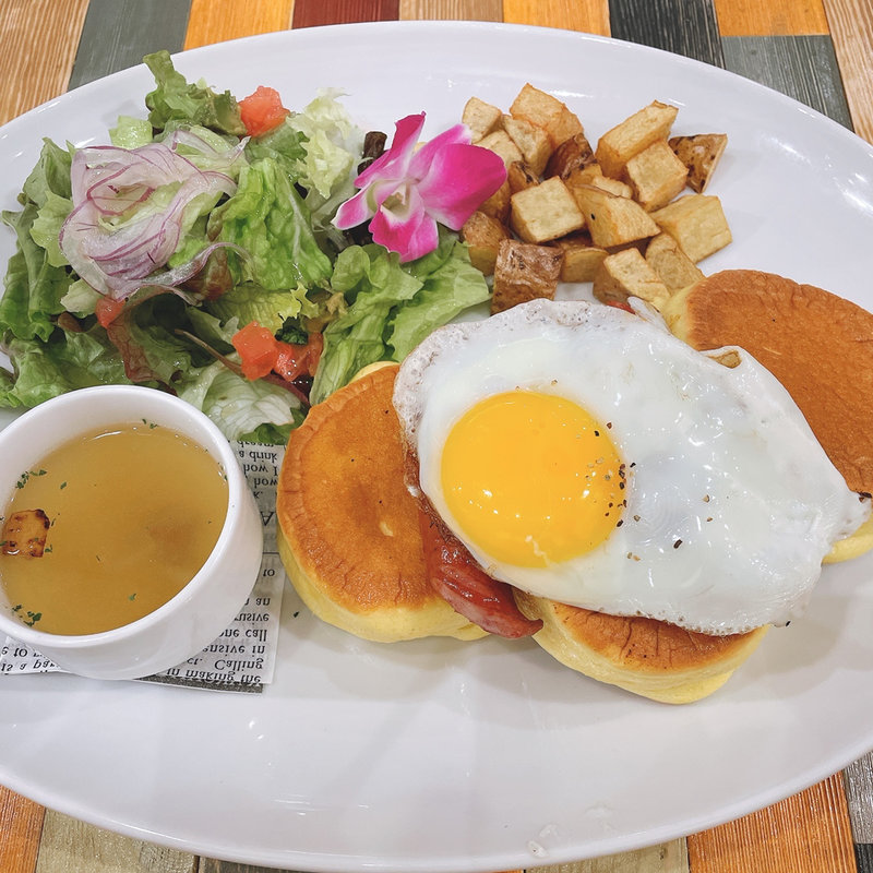 ベーコンエッグ&サラダ(	カウアイダイナー（Kauai Diner）イオンモール上尾店)