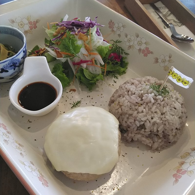 Wチーズハンバーグプレート(喫茶去 じゅげむ)