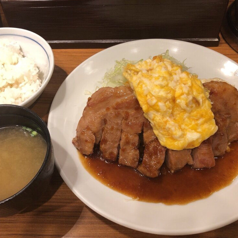 トンテキジンジャーソース スクランブルエッグ追加(大阪トンテキ なんばウォーク店 )