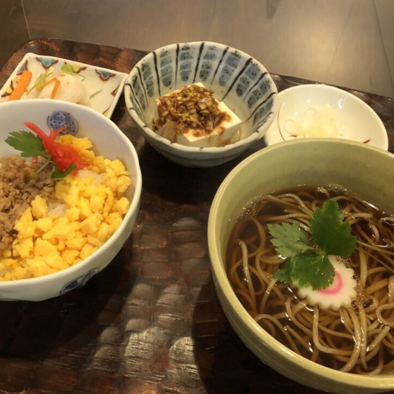 かけそばとそぼろ丼(夢呆)