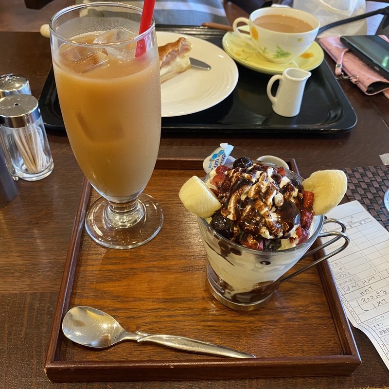 チョコパフェ　アイスミルクティー(みゅーず)