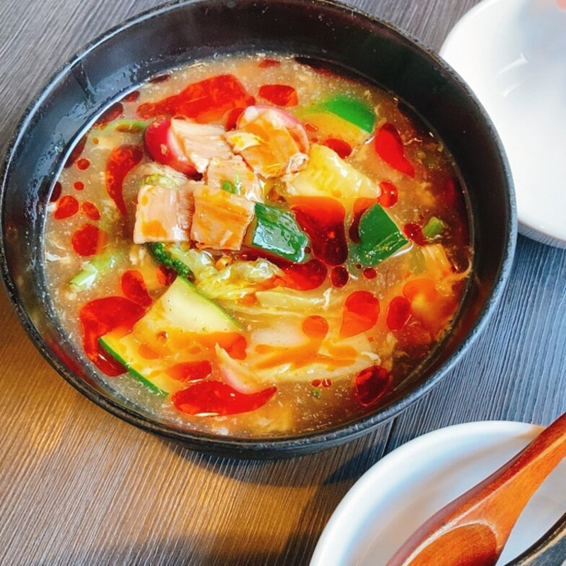 野菜のとろみ煮込み酸辣仕立て(むしやしない （MUSHIYASHINAI）)