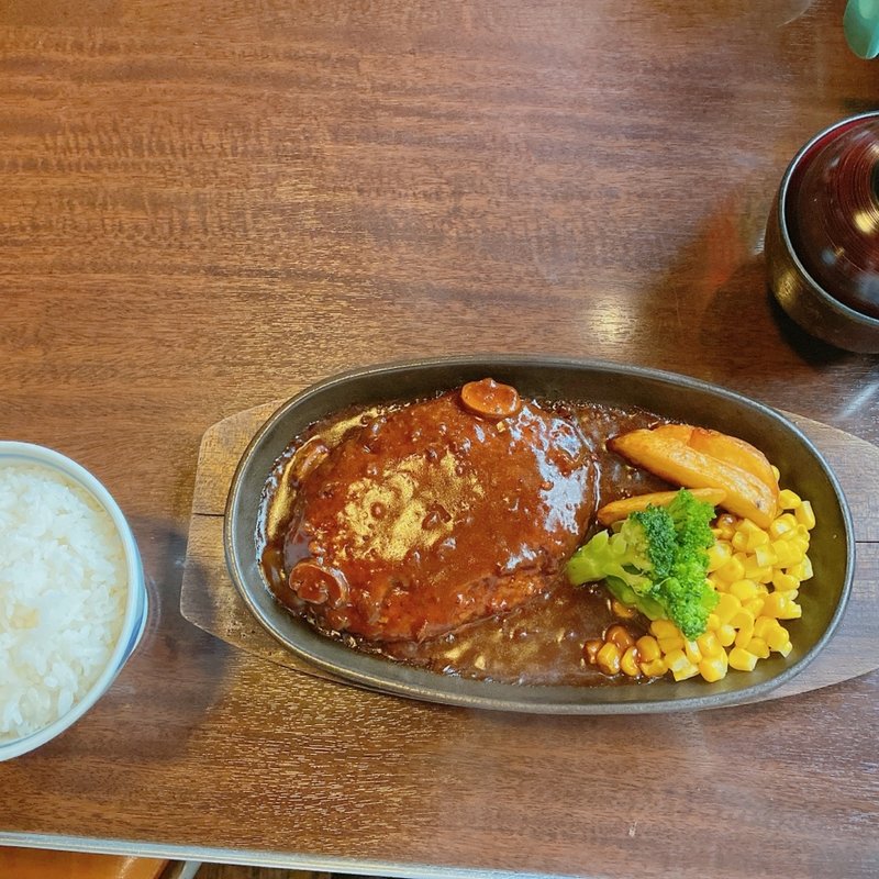 自家製デミグラスソースハンバーグ定食(椿食堂 )