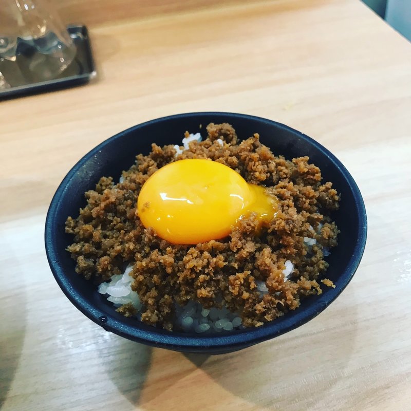 月見鴨そぼろ丼(麺堂にしき)