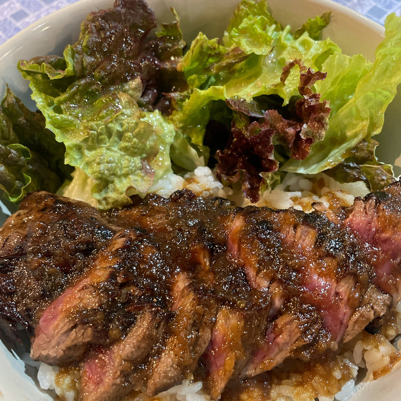 10食限定！厳選赤身ステーキ丼(極上赤身焼肉　藤)