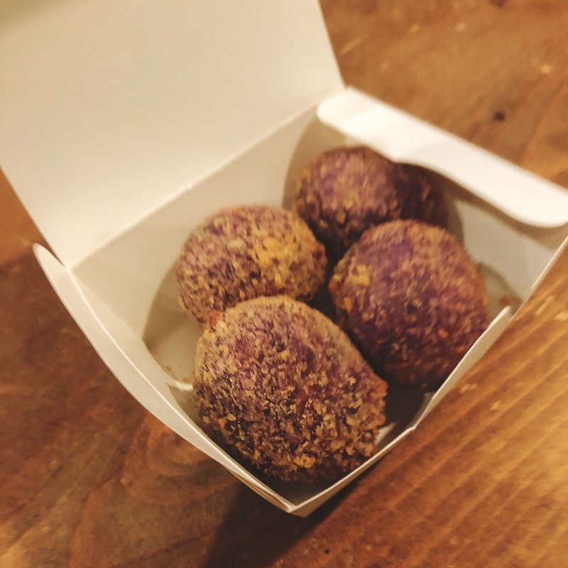 スイートポテトチーズボール（4個）(アリラン ホットドッグ浅草店)