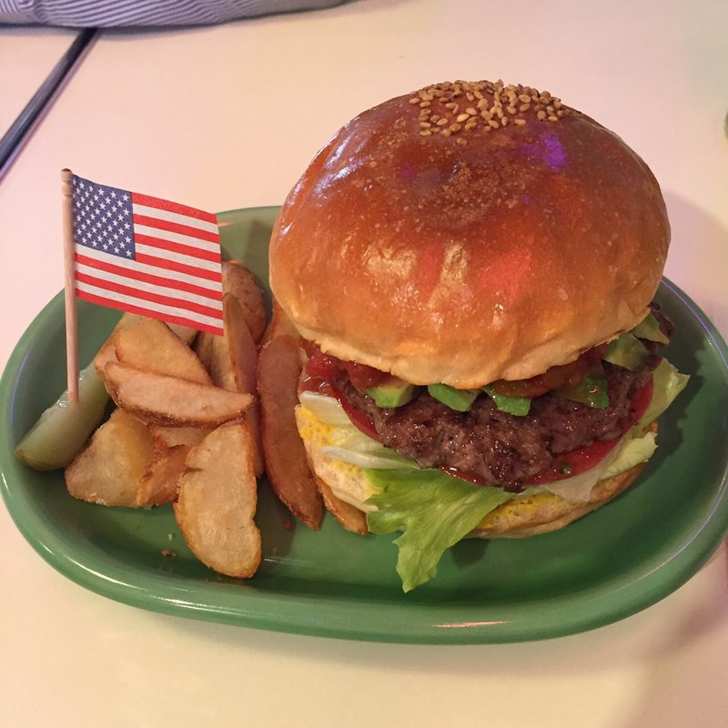 レッドホットバーガー(アンチェイン ダイナー （UNCHAIN DINER）)