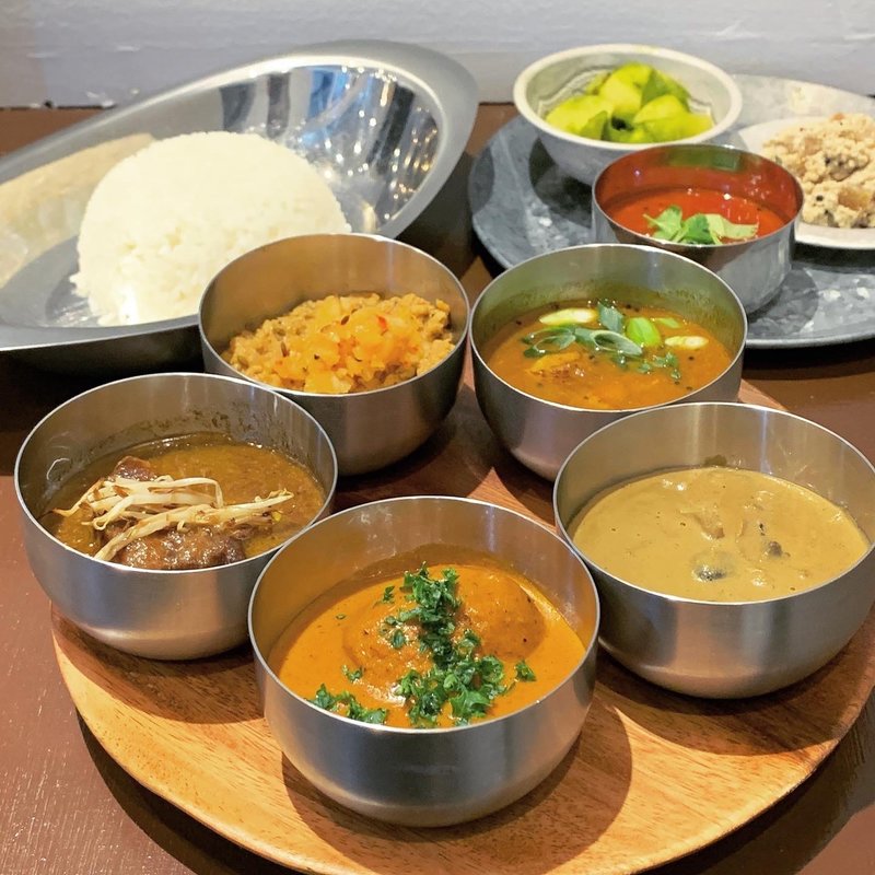 5種盛りカレー+副菜3種(オイシイカレー)