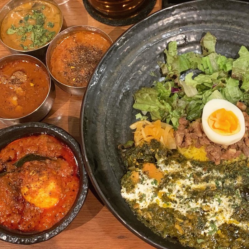 ろかプレート+ゲリラ限定+ぷちカレー3種(SPICY CURRY 魯珈 （スパイシーカレー ろか）)