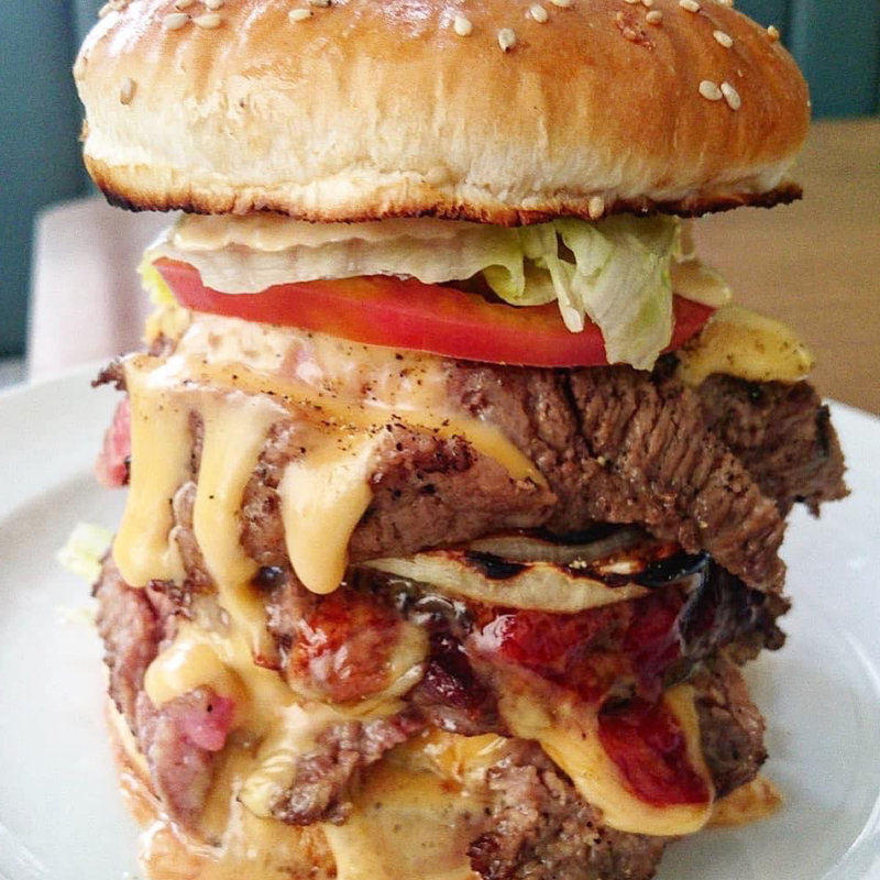 ステーキチーズバーガー(ベーカーバウンス)