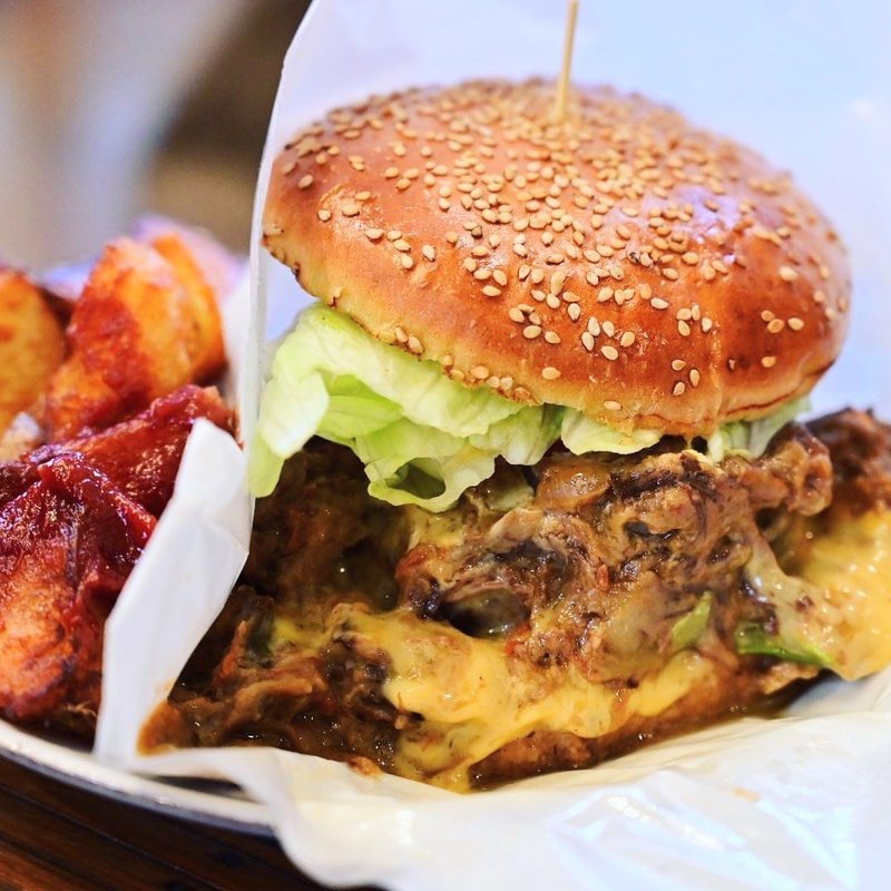 牛煮込みチーズバーガー(ベーカーバウンス)