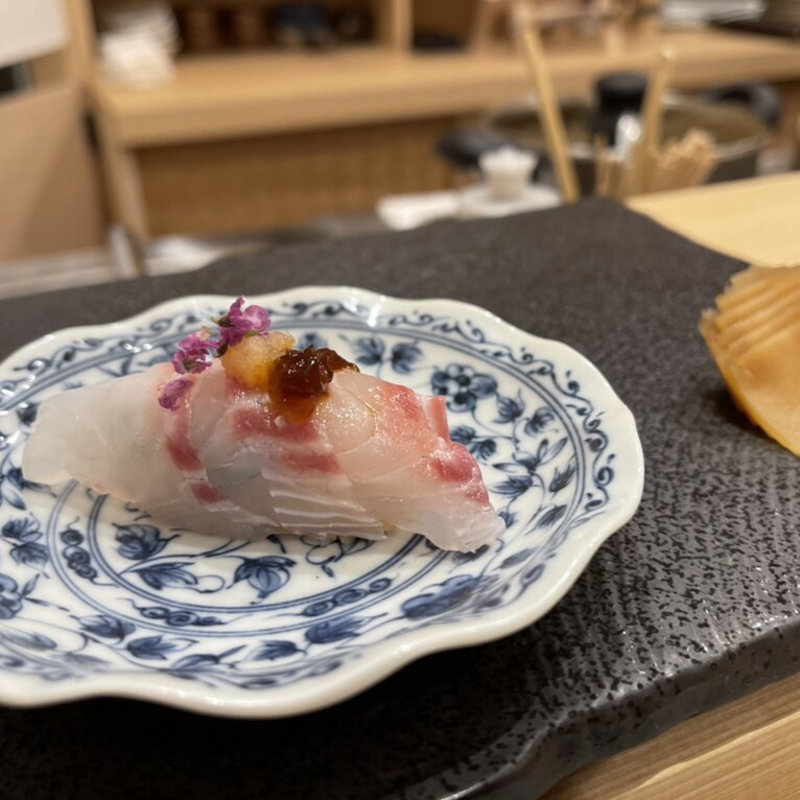 真鯛(鮨うら山　栄離れ)