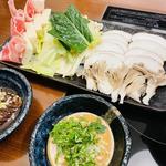きのこ鍋(HEXIANGU ホーシェング きのこ鍋＆きのこ料理 何鮮菇)
