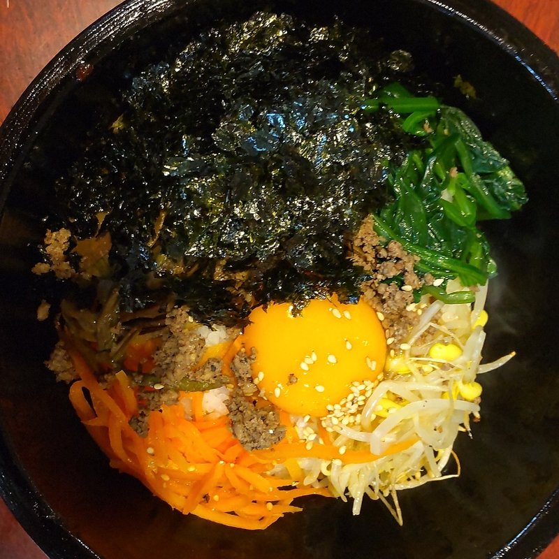 石焼きビビンバ(最高峰（チェゴボン）)