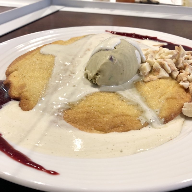 ピスタチオのパンケーキ(Patisserie Lotus(パティスリーロータス))