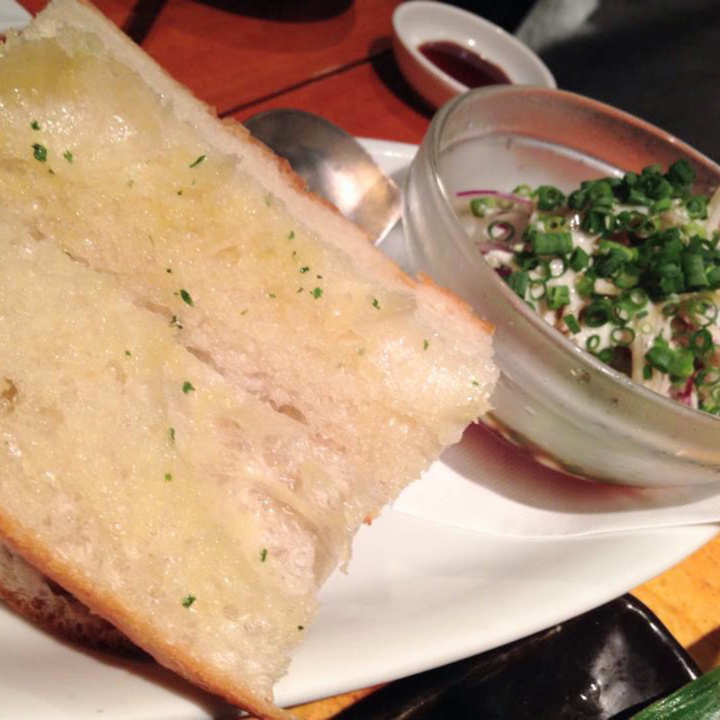 ネギトロのガーリックトースト(ビストロ三十五段屋)