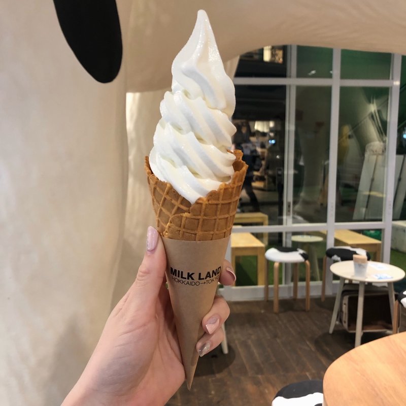 むらかみ牧場牛乳ソフト(MILKLAND HOKKAIDO→TOKYO　ミルクランド北海道)