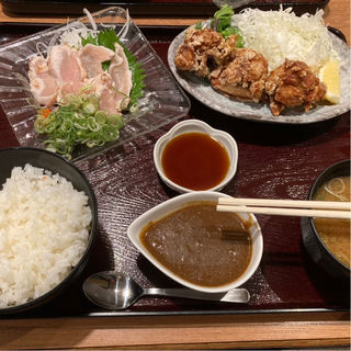 博多地鶏タタキと唐揚げの定食(福市)