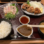 博多地鶏タタキと唐揚げの定食