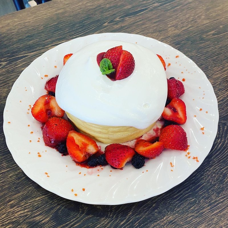 天使のパンケーキ　ストロベリーとベリー(さかい珈琲 京都園部店)