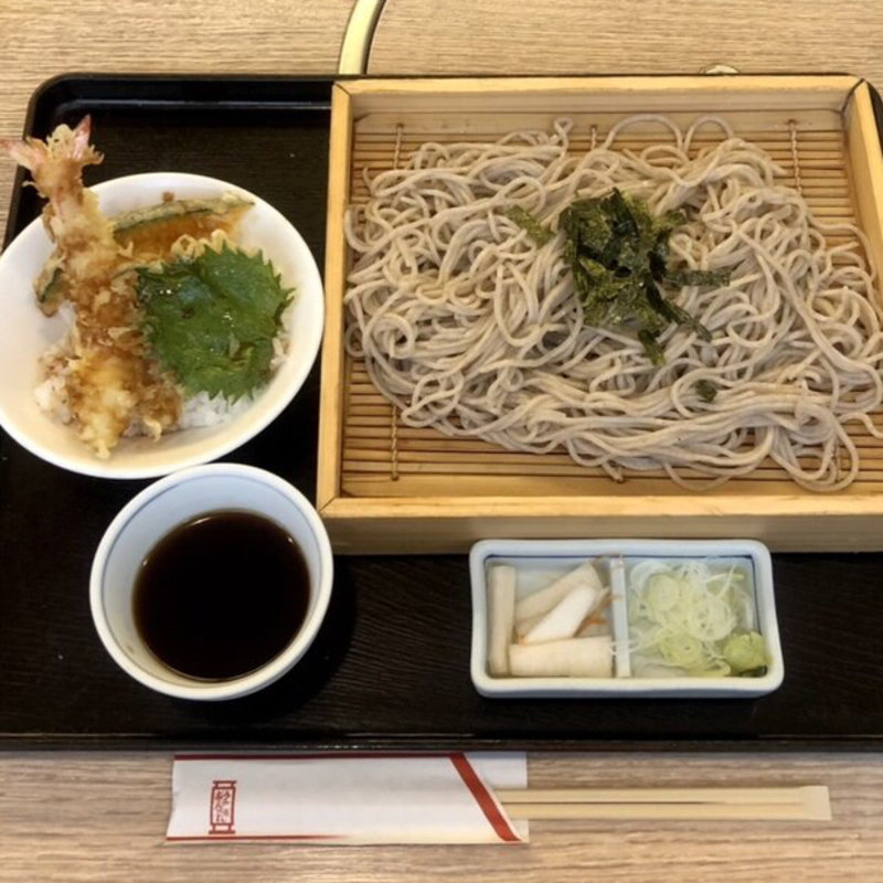 ざる蕎麦(歌行燈 新宿店)