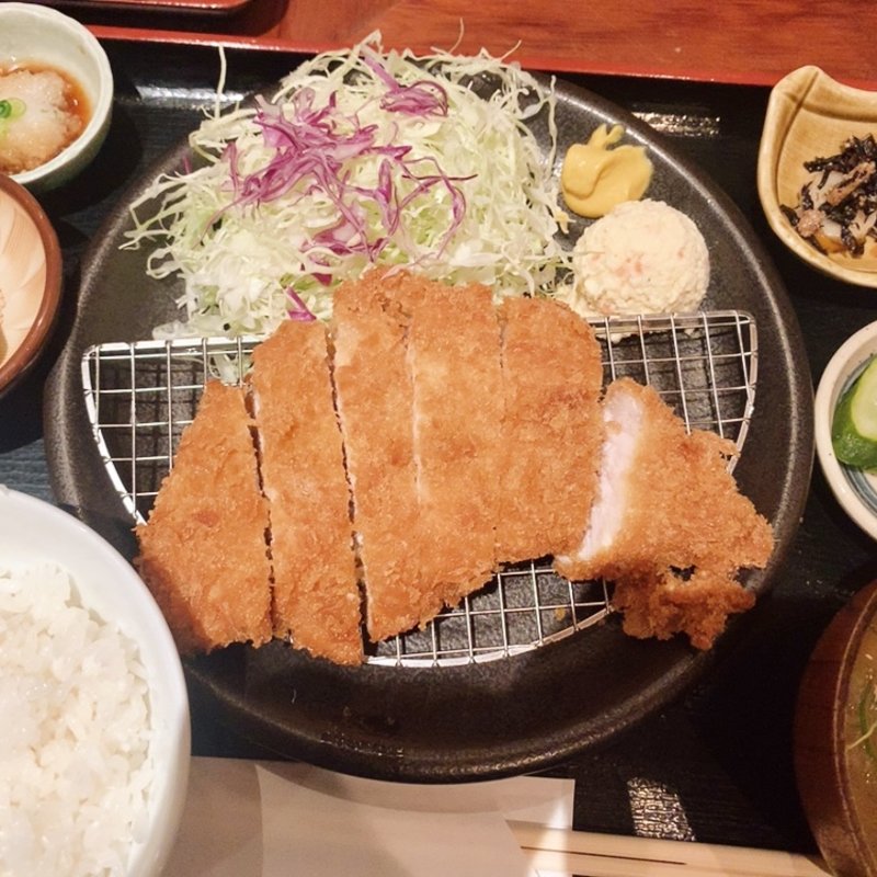 豚ロースカツ定食(焼き鳥一升瓶)