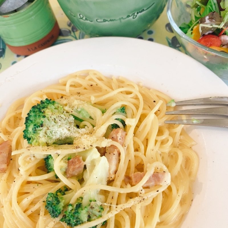 ブロッコリーとベーコンのカルボナーラ(アラカンパーニュ)