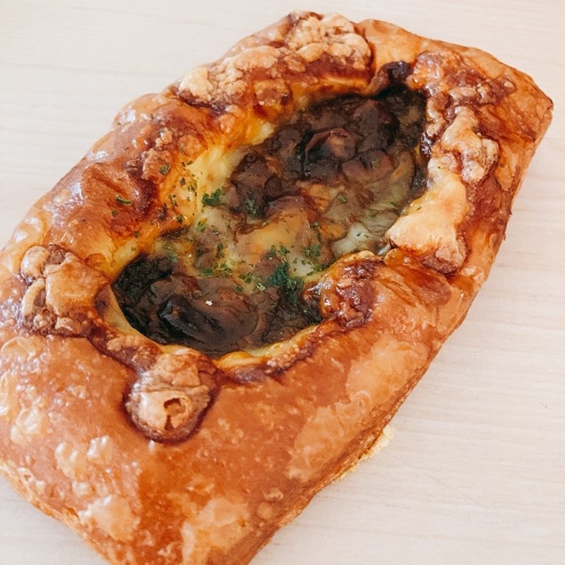 ビーフシチューデニッシュ(タウンベイカーラボシッポ)