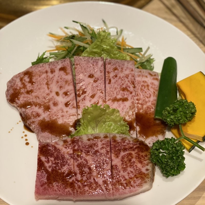 トモサンカク(黒毛和牛 焼肉の古賀)