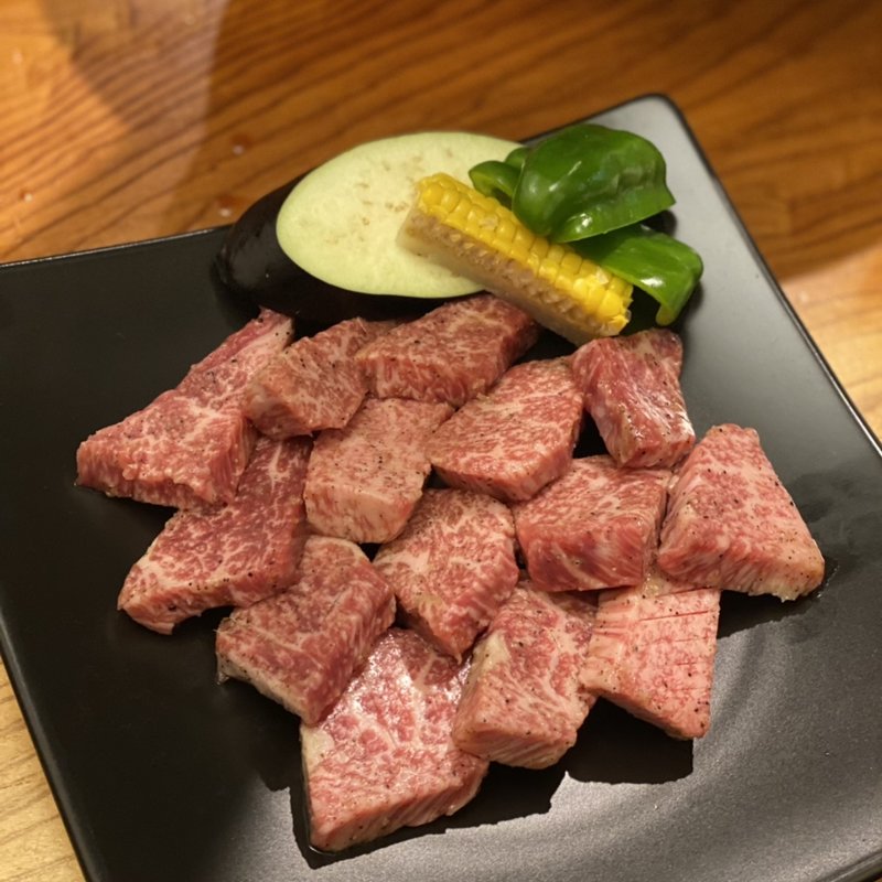 トモサンカク(炭火焼肉 絆繁)