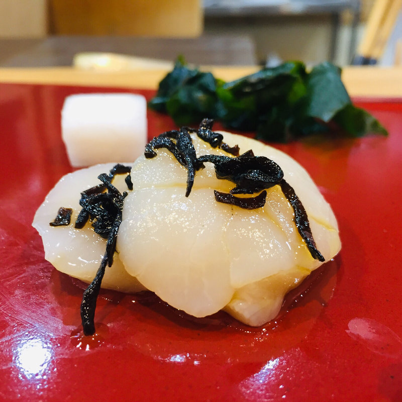 帆立のお造り(鮨まぁさ)