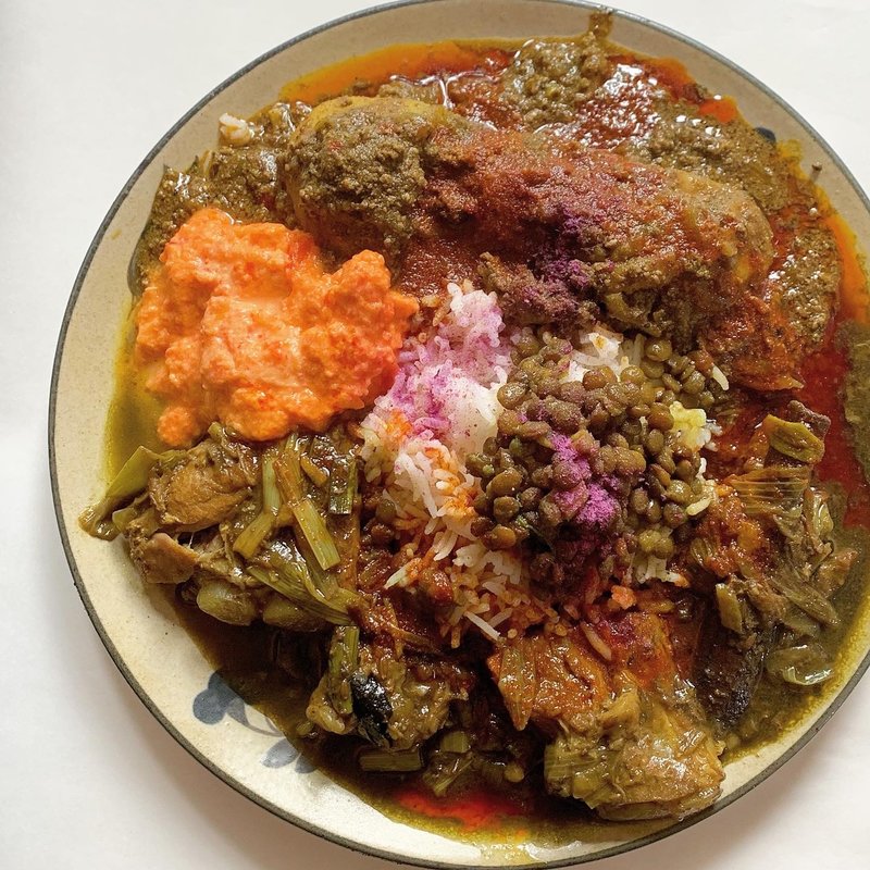 豚軟骨カレー&鶏レバーとじゃがいものカレー(tapir（タピ ）)