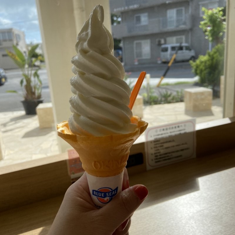 塩ミルクソフトクリーム(ブルーシール宮古島店)