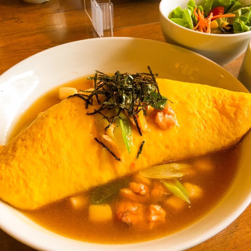 スモークサーモンと貝柱の柚子胡椒仕立ての和風オムライス(ベビーフェイスプラネッツ西宮大浜店)