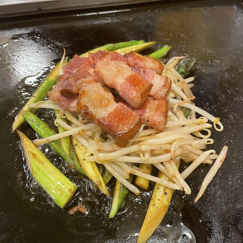 アスパラとベーコンステーキ(もんじゃ 来る実 )