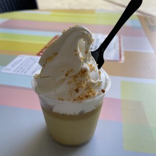 ピスタチオプリンのソフトクリームパフェ(成城石井 東京ドームラクーア店)