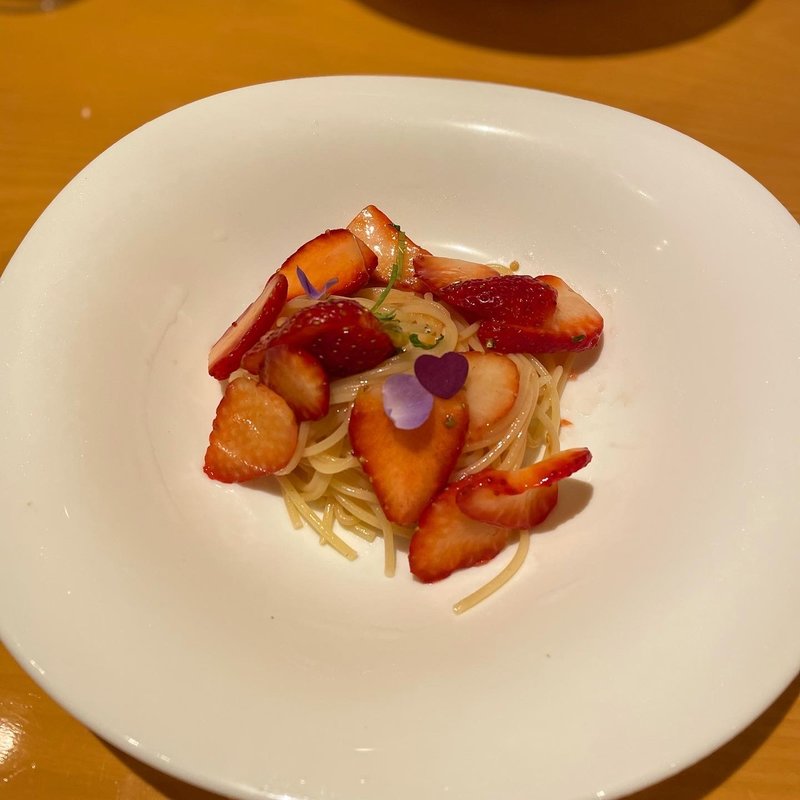 いちごの冷製パスタ(恵比寿 DAL-MATTO)