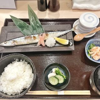 秋刀魚の塩焼き定食(小料理 早和)