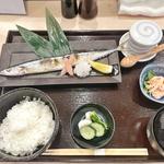 秋刀魚の塩焼き定食