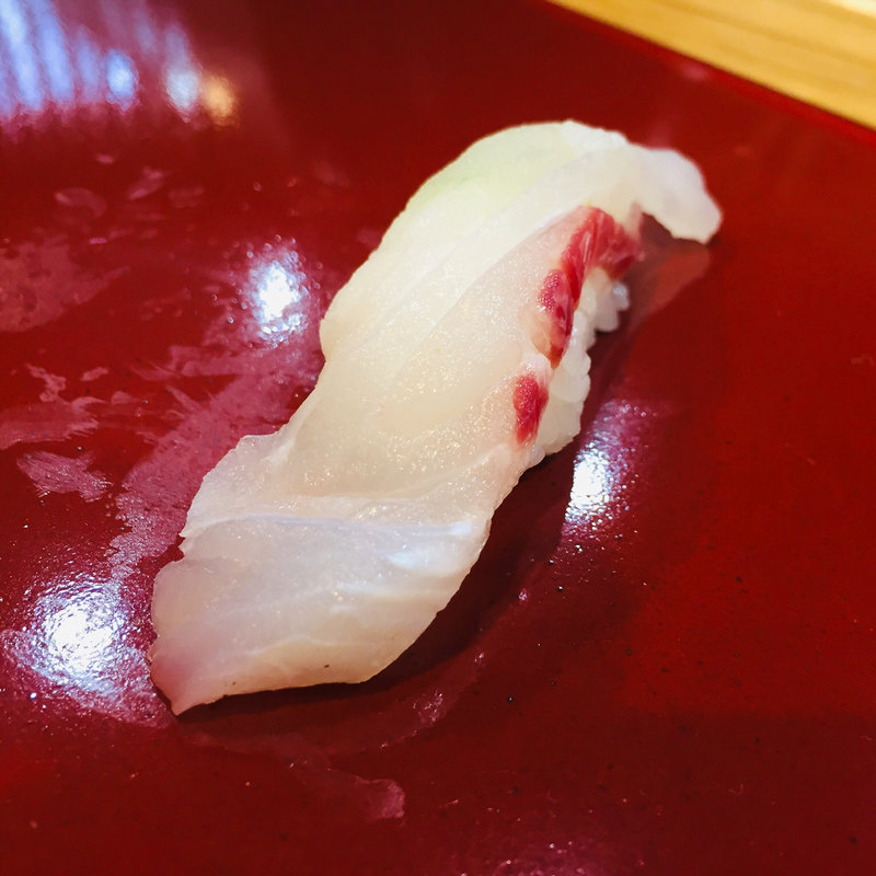 天然真鯛の握り(鮨まぁさ)