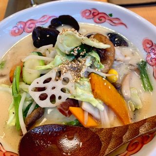 雲南 海の幸白湯麺(鶴亀飯店)