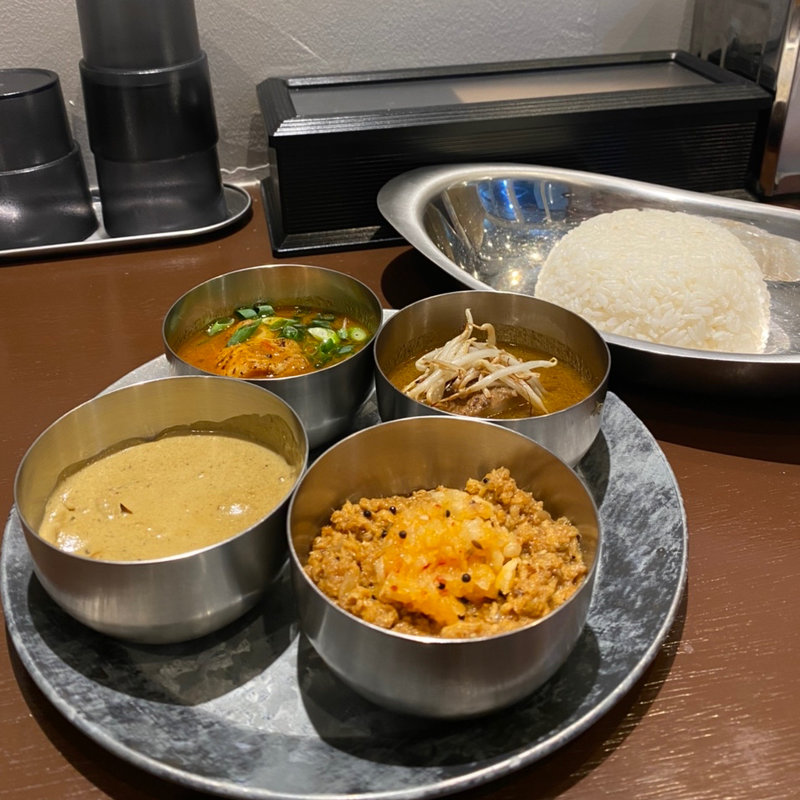 四種盛り(オイシイカレー)