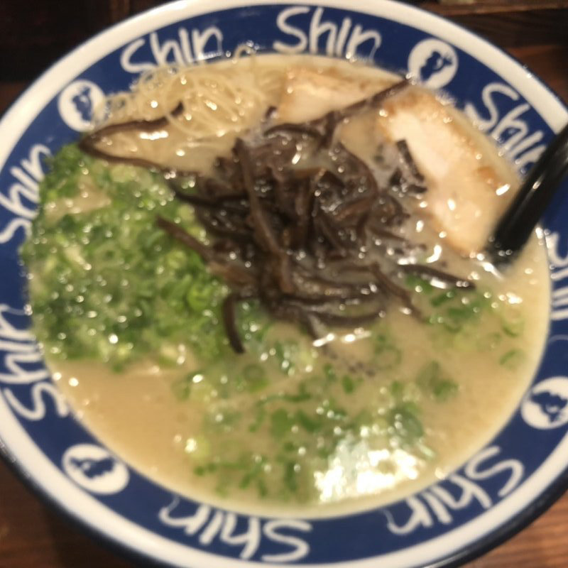 博多ShinShinラーメン(博多らーめん ShinShin 博多デイトス店)