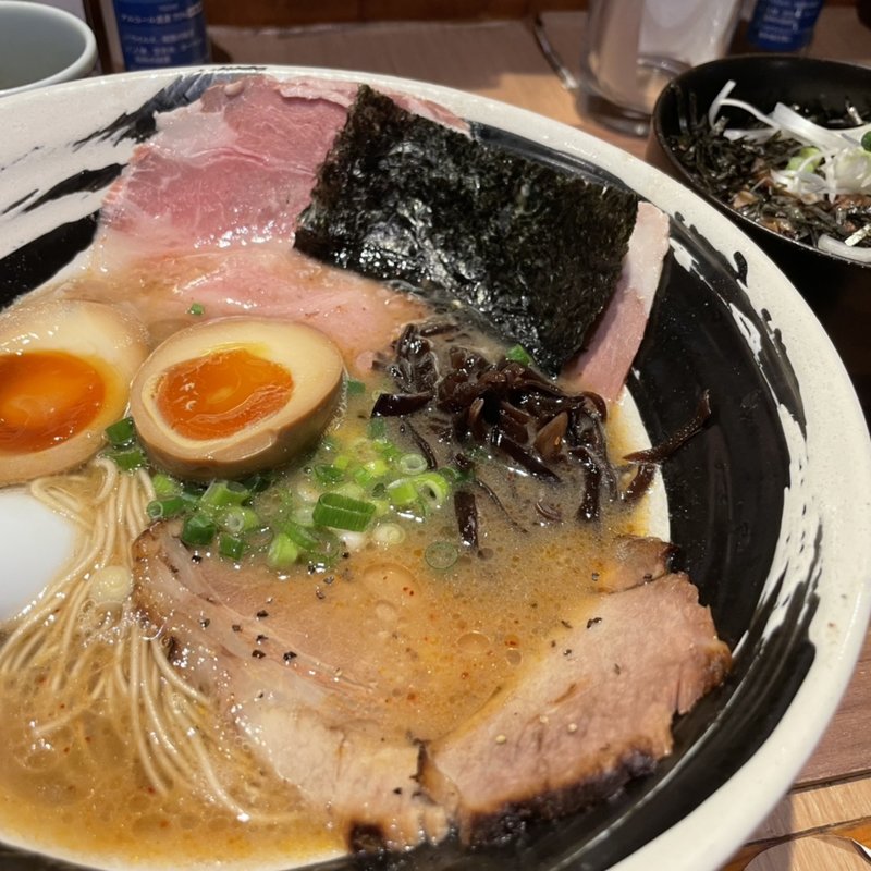 白（小）(博多・長浜らーめん よかと)