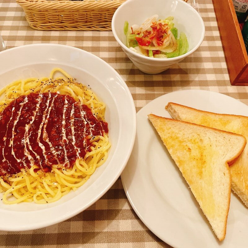 ミートパスタ普通盛り(自家製麺ミートソースパスタ専門店 スリーミート 南森町)
