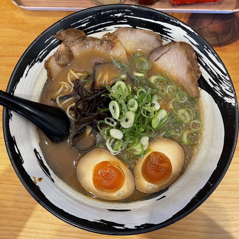 醤油とんこつ味玉入り(らーめん高虎屋)